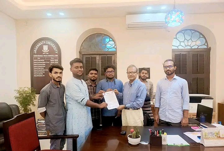 জকসু নির্বাচনের দাবিতে জগন্নাথ বিশ্ববিদ্যালয়ের উপাচার্য অধ্যাপক মো. রেজাউল করিমের কাছে স্মারকলিপি দিয়েছেন ইউনাইটেড পিপলস (আপ) বাংলাদেশের বিশ্ববিদ্যালয় শাখার নেতারা। ঢাকা, ৩ আগস্ট