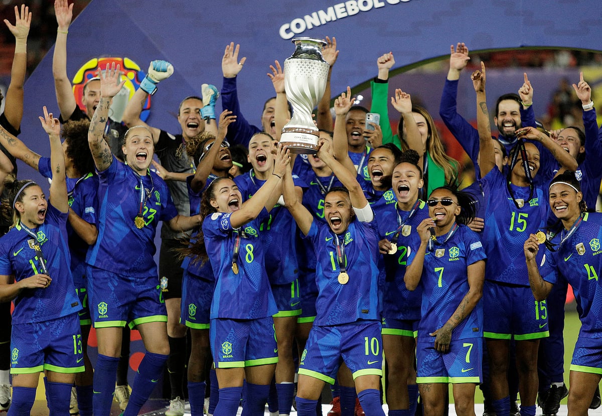 ব্রাজিলের মেয়েদের শিরোপা উদ্‌যাপন