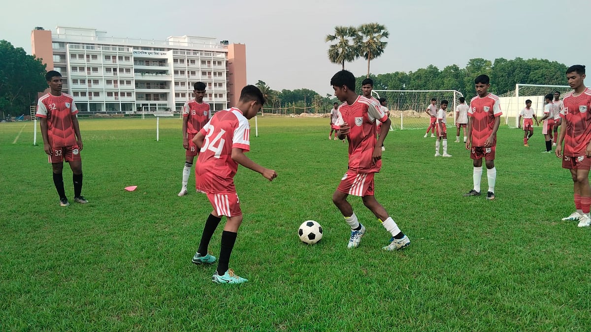 অনূর্ধ্ব-১৯ সাফ গেমসে অংশ নিতে বাংলাদেশ দলের খেলোয়াড়দের প্রশিক্ষণ ক্যাম্প অনুষ্ঠিত হয় শামস-উল–হুদা ফুটবল একাডেমিতে। গত এপ্রিলে যশোর সদর উপজেলার হামিদপুর গ্রামে