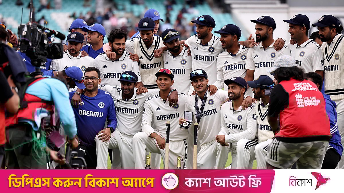 Paypoqdagi yalangoch anuslarning fotosuratlari Brunette va fotosini katta xoroz bilan sikish