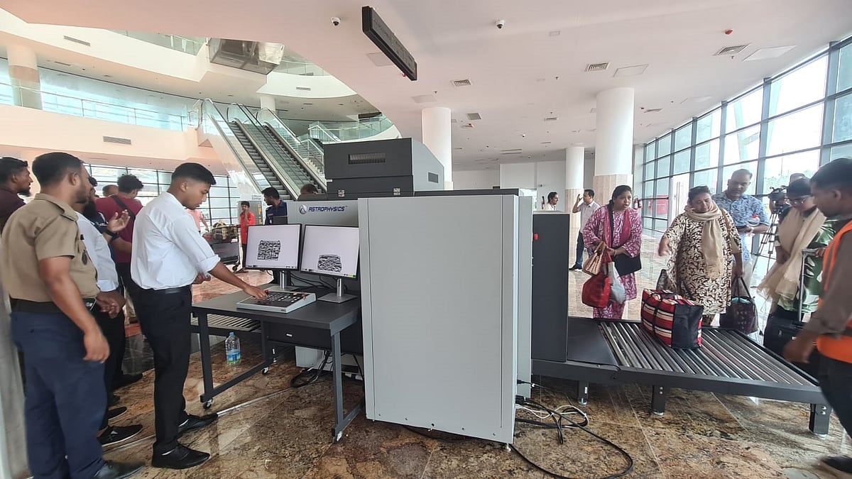 কক্সবাজারের আইকনিক রেলস্টেশনে বসেছে অত্যাধুনিক স্ক্যানার। আজ দুপুরে