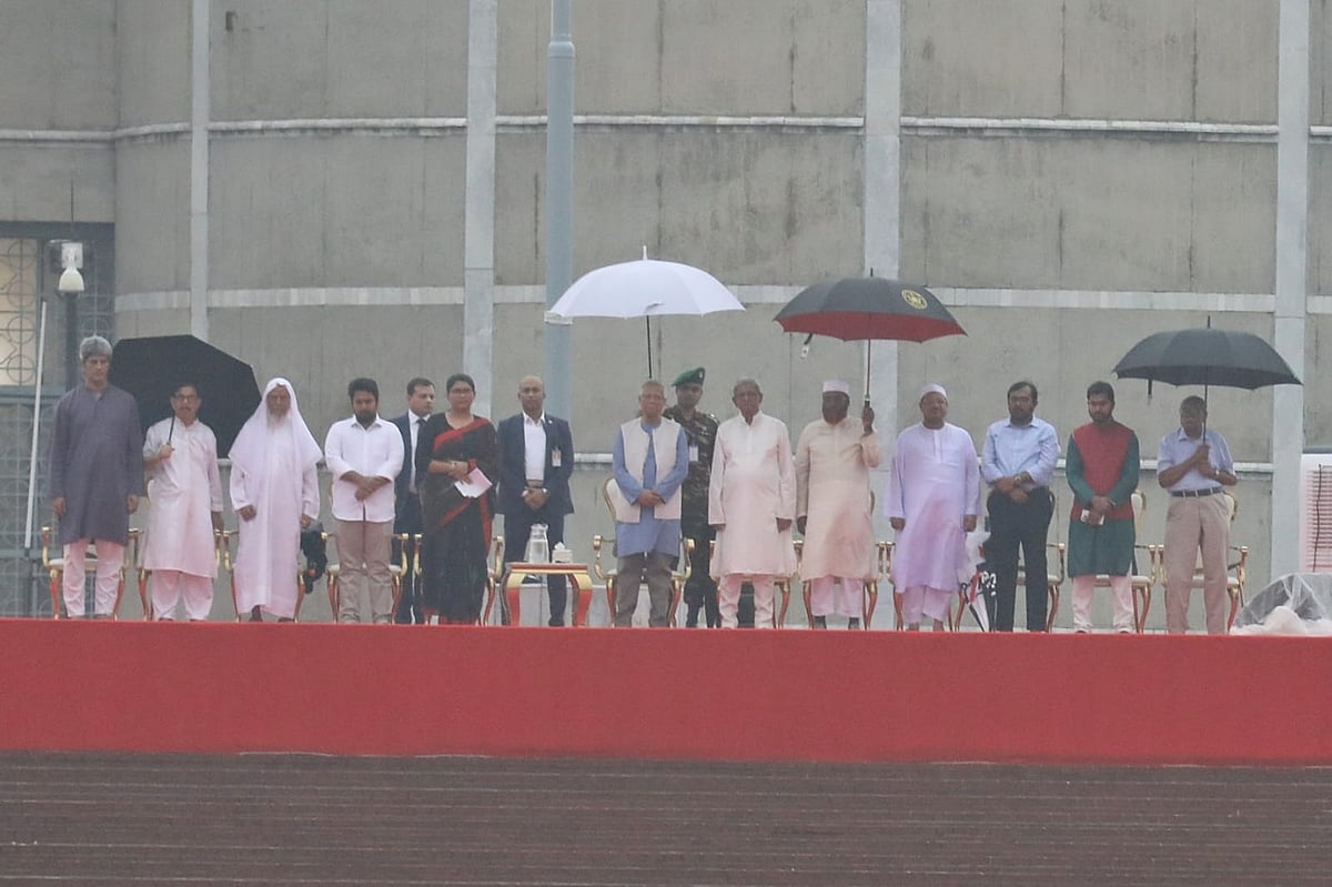 অন্তর্বর্তী সরকারের প্রধান উপদেষ্টা অধ্যাপক মুহাম্মদ ইউনূস জুলাই ঘোষণাপত্র পাঠ করেন। আজ মঙ্গলবার (৫ আগস্ট ২০২৫) রাজধানীর মানিক মিয়া অ্যাভিনিউতে