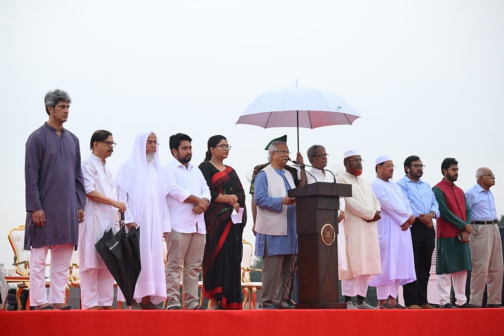 জুলাই গণ-অভ্যুত্থানের বর্ষপূর্তিতে ‘জুলাই ঘোষণাপত্র’ পাঠ করছেন প্রধান উপদেষ্টা অধ্যাপক মুহাম্মদ ইউনূস। আজ মঙ্গলবার বিকেলে জাতীয় সংসদের দক্ষিণ প্লাজায়