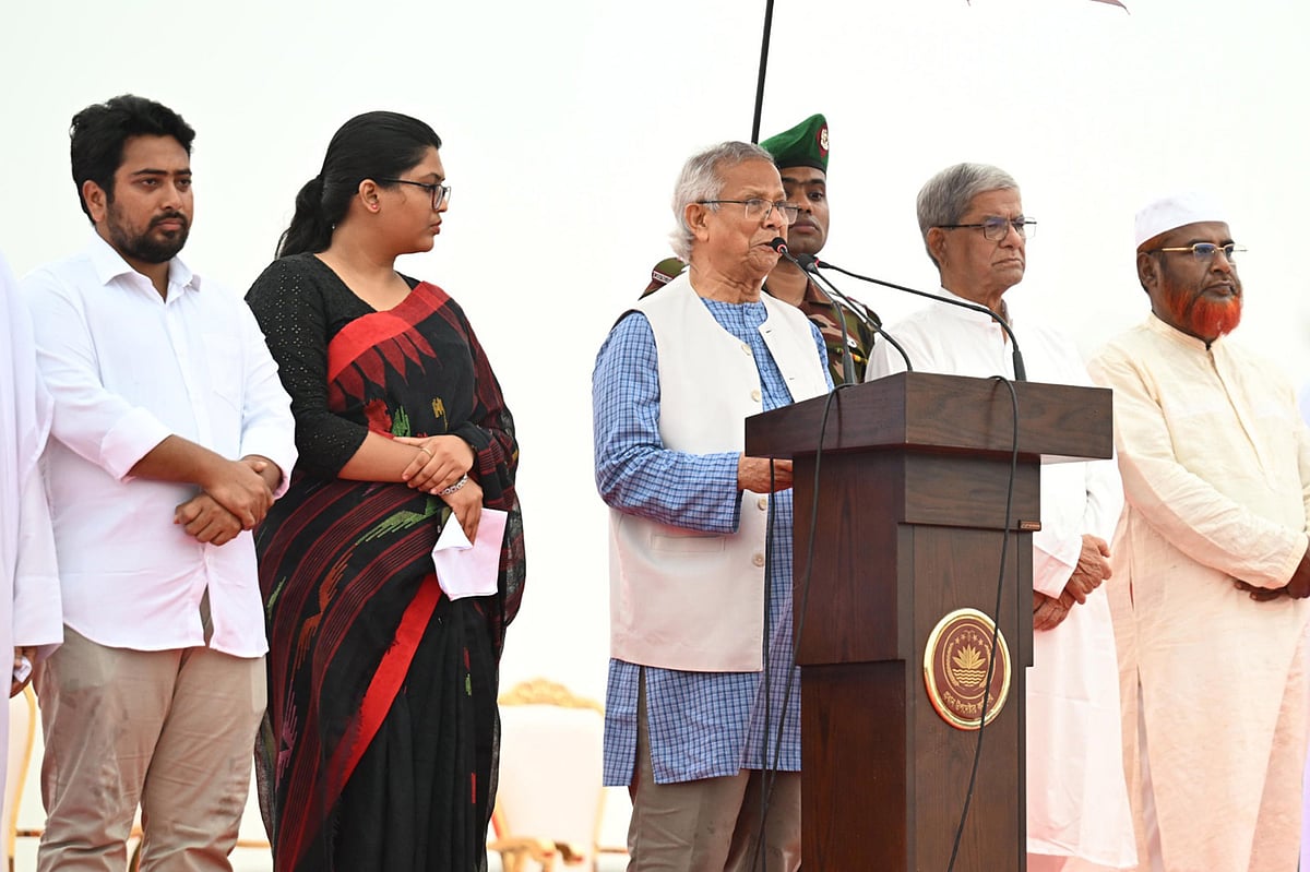 অন্তর্বর্তী সরকারের প্রধান উপদেষ্টা অধ্যাপক মুহাম্মদ ইউনূস জুলাই ঘোষণাপত্র পাঠ করেন। আজ মঙ্গলবার (৫ আগস্ট, ২০২৫) রাজধানীর মানিক মিয়া অ্যাভিনিউয়ে