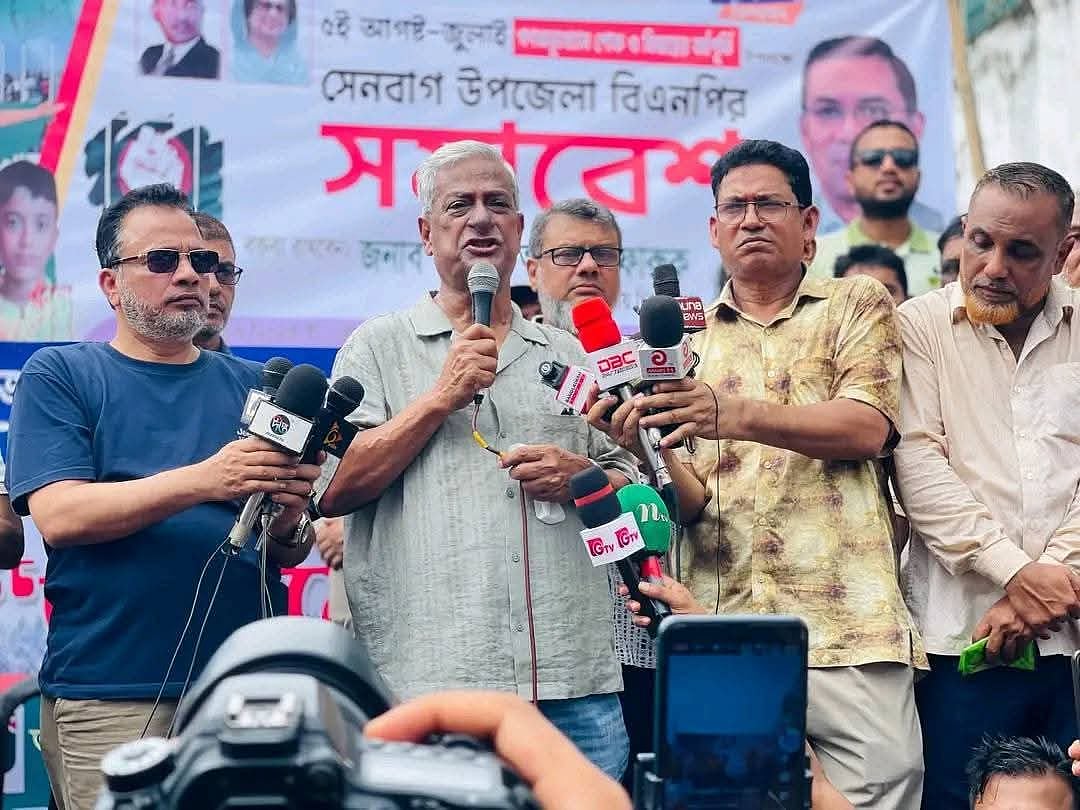 সেনবাগে বিজয় শোভাযাত্রা পূর্ব সমাবেশে বক্তব্য দেন বিএনপি চেয়ারপারসনের উপদেষ্টা জয়নুল আবদীন ফারুক। আজ সকালে সেনবাগ দক্ষিণ বাজারে জেলা পরিষদ মার্কেট চত্বরে