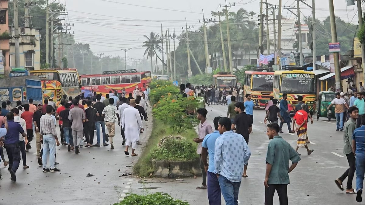 জুলাই গণঅভ্যুত্থান দিবস উপলক্ষে বের করা দাগনভূঞা উপজেলা বিএনপির শোভাযাত্রায় দুই পক্ষের মধ্যে সংঘর্ষ হয়