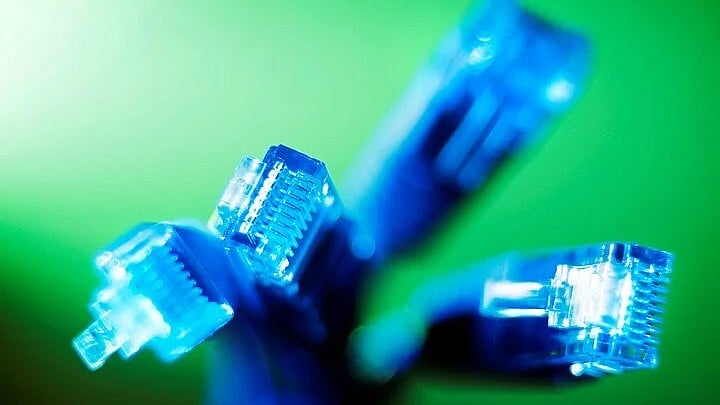 ছাত্র–জনতার আন্দোলন চলাকালে সরকার হঠাৎ করে ইন্টারনেট সেবা বন্ধ করে দেয়