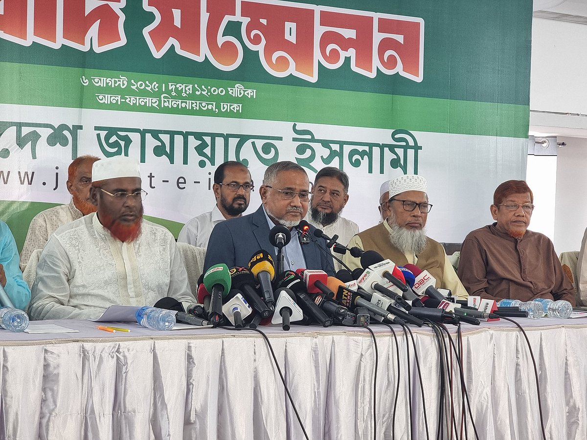 সংবাদ সম্মেলনে বক্তব্য দেন জামায়াতে ইসলামীর নায়েবে আমির সৈয়দ আবদুল্লাহ মোহাম্মদ তাহের। আজ বুধবার দুপুরে রাজধানীর মগবাজারের আল ফালাহ মিলনায়তনে