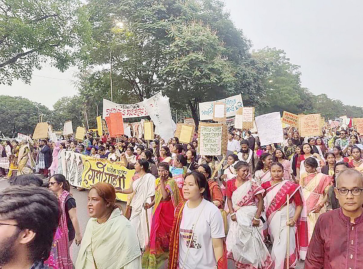 নারী–পুরুষের সমতার দাবিতে সম্প্রতি ‘নারীর ডাকে মৈত্রী যাত্রা’ অনুষ্ঠিত হয়