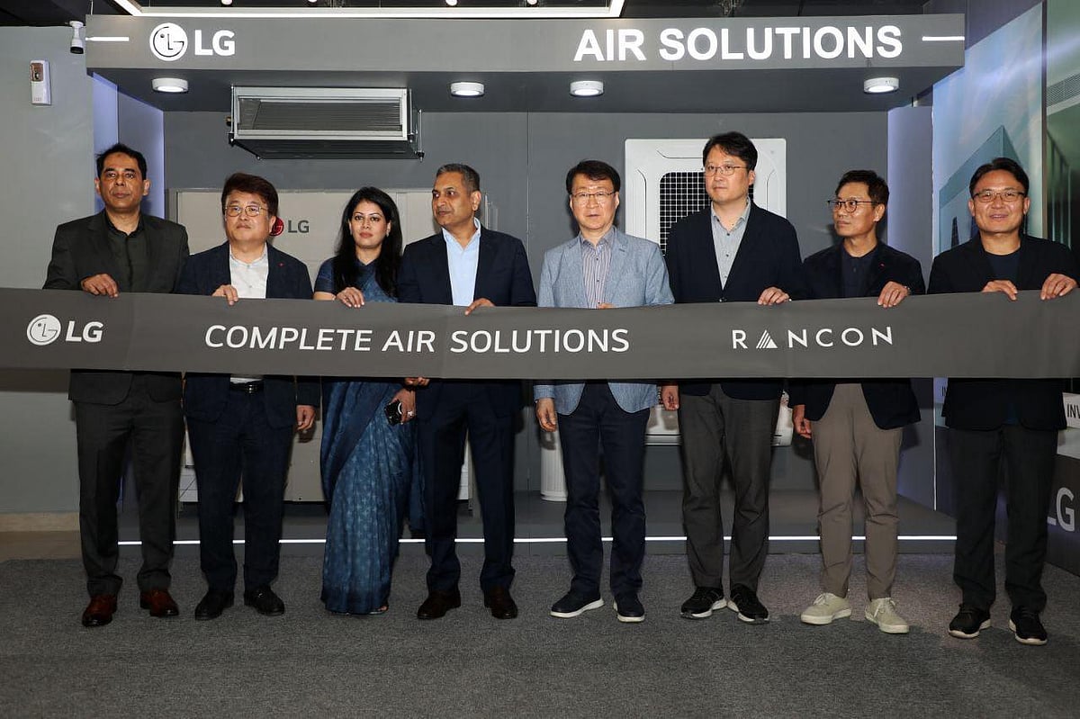 র‍্যাংগ্‌স ইমার্টের গুলশান শোরুম পরিদর্শন করেন এলজির গ্লোবাল ও এশিয়া অঞ্চলের শীর্ষ নির্বাহীরা