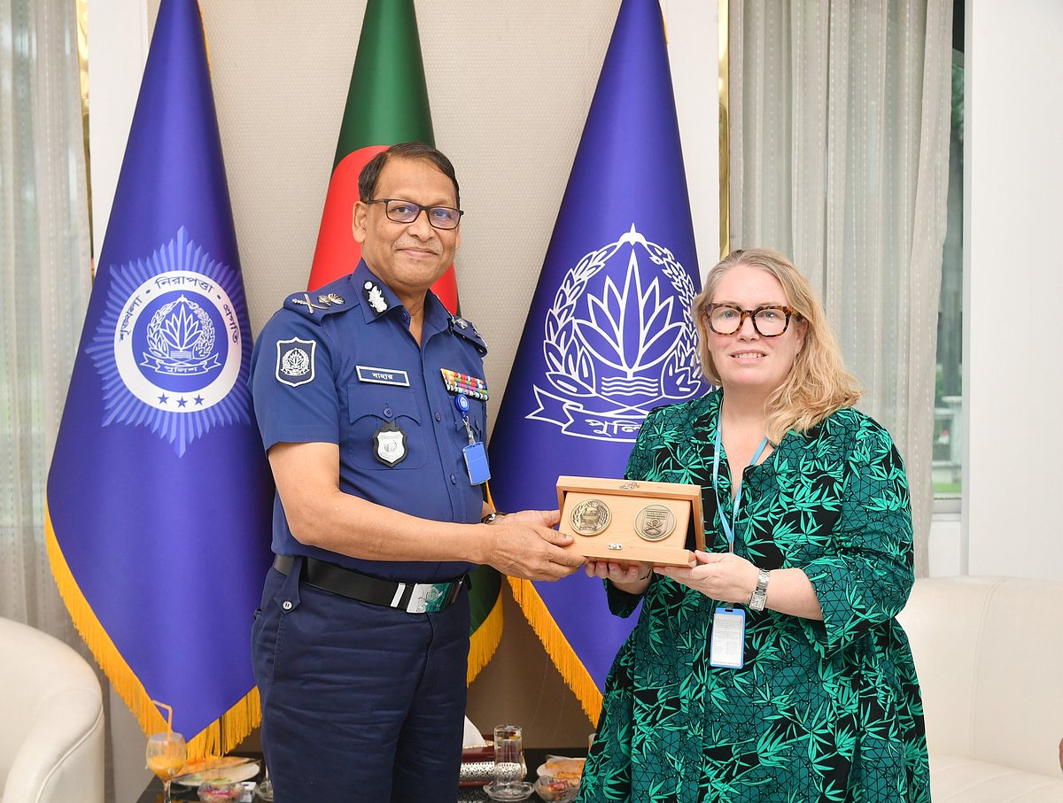 পুলিশ মহাপরিদর্শক (আইজিপি) বাহারুল আলমের সঙ্গে জাতিসংঘের বাংলাদেশ–বিষয়ক নিরাপত্তা উপদেষ্টা টেস বি ব্রেসনান সৌজন্য সাক্ষাৎ করেছেন। ঢাকা, ৭ আগস্ট