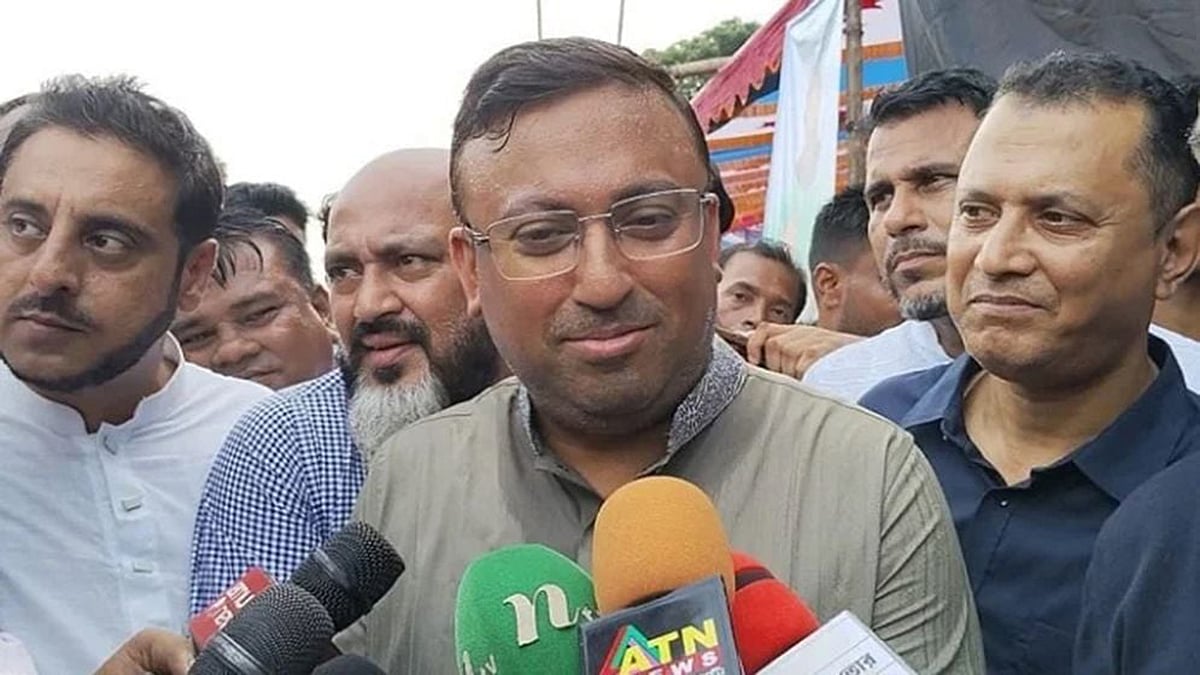 সিলেটের ওসমানীনগর উপজেলার গোয়ালাবাজারে সুধী সমাবেশ শেষে সাংবাদিকদের সঙ্গে কথা বলেন বিএনপির ভারপ্রাপ্ত চেয়ারম্যানের পররাষ্ট্রবিষয়ক উপদেষ্টা হুমায়ূন কবির। আজ বৃহস্পতিবার বিকেলে