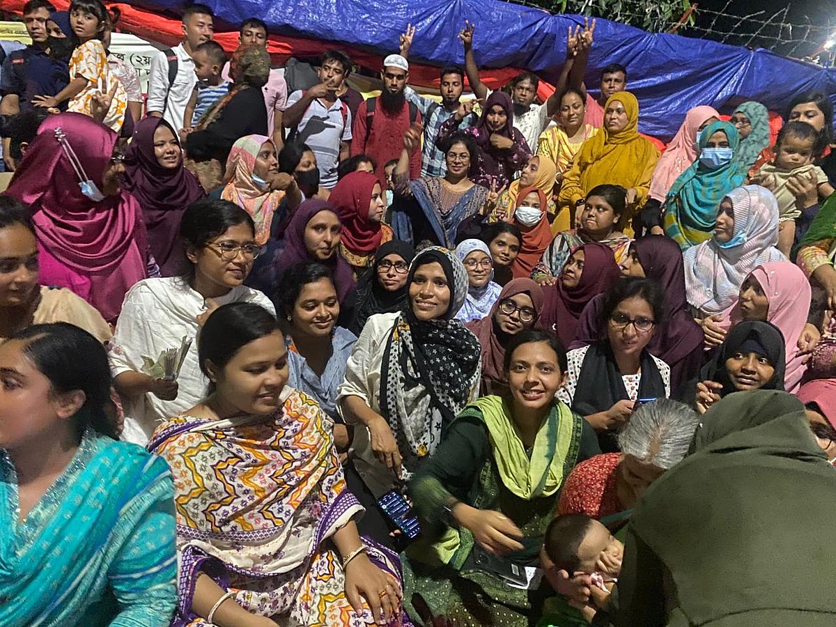 মহিলা ও শিশুবিষয়ক মন্ত্রণালয়ে ‘তথ্য আপা’ প্রকল্পের কর্মকর্তা-কর্মচারীদের একটি প্রতিনিধিদল উপদেষ্টার সঙ্গে আলোচনা করে