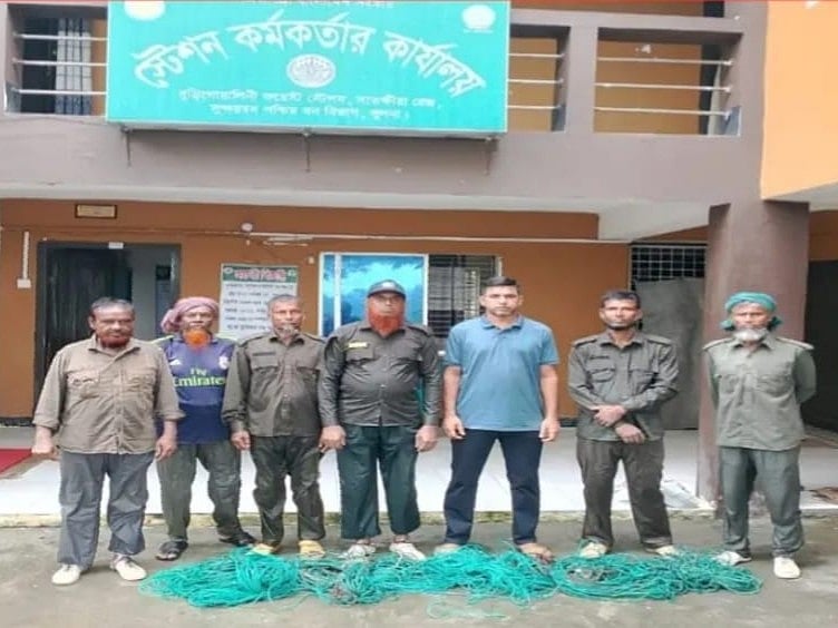 উদ্ধার করা হরিণ শিকারের ফাঁদ