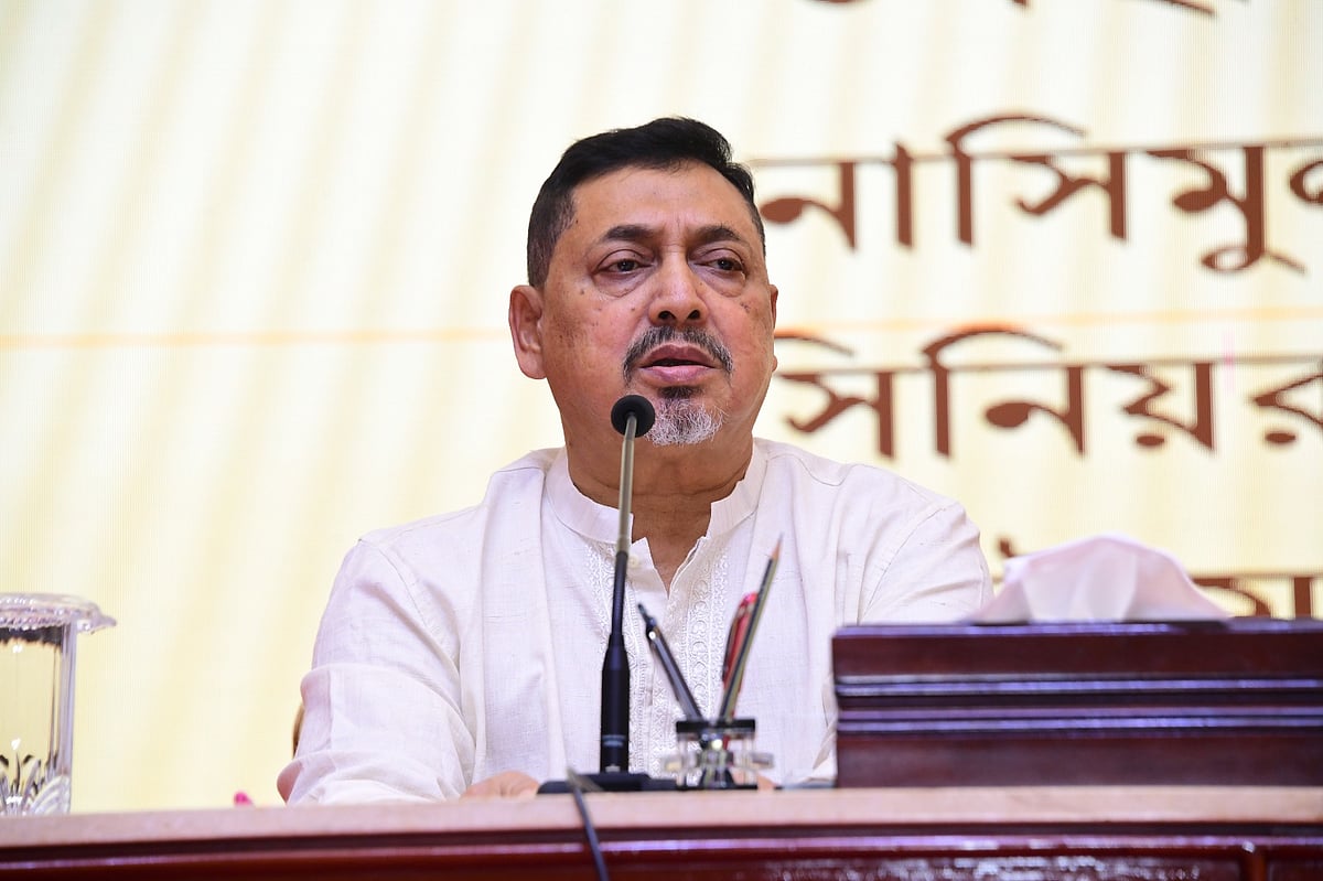 রাজারবাগ পুলিশ মিলনায়তনে ‘বর্তমান পরিস্থিতিতে বাংলাদেশ পুলিশ বাহিনীর সদস্যদের ভূমিকা’ শীর্ষক বিশেষ ব্রিফিংয়ে স্বরাষ্ট্র মন্ত্রণালয়ের জ্যেষ্ঠ সচিব নাসিমুল গনি। ৮ আগস্ট, ২০২৫