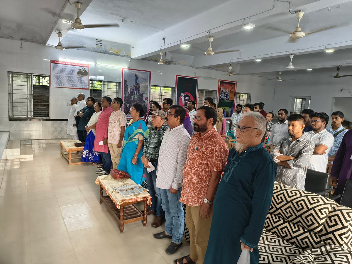 জাতীয় সংগীত পরিবেশনের মধ্য দিয়ে শুরু হয় সুধী সমাবেশ। আজ শুক্রবার বিকেলে শহরের সরকারি বালিকা উচ্চবিদ্যালয় মিলনায়তনে