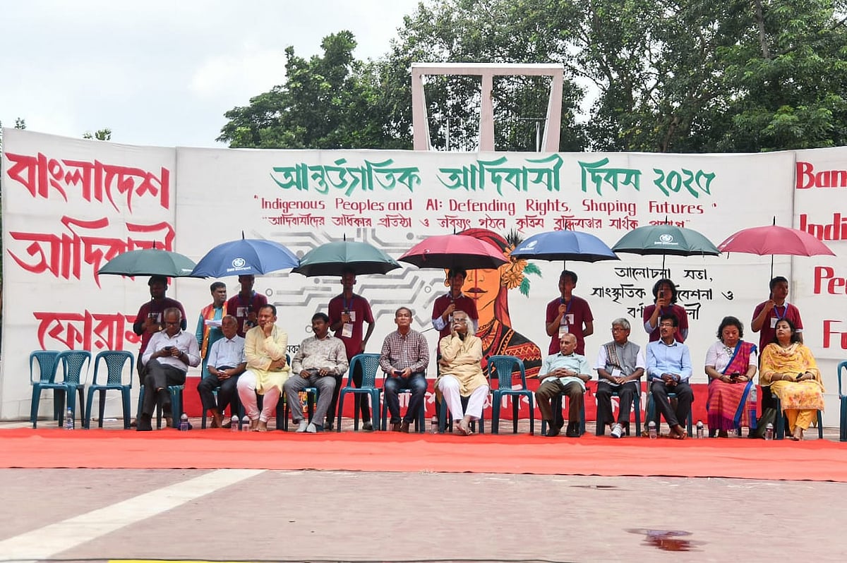 Rus yigitlari yechinib, jerkib tashlashadi