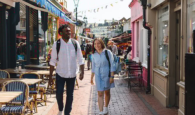 বাংলাদেশ থেকে ৪৫০ জনেরও বেশি চেভেনিং বৃত্তি পেয়ে যুক্তরাজ্য পড়াশোনা করেছেন