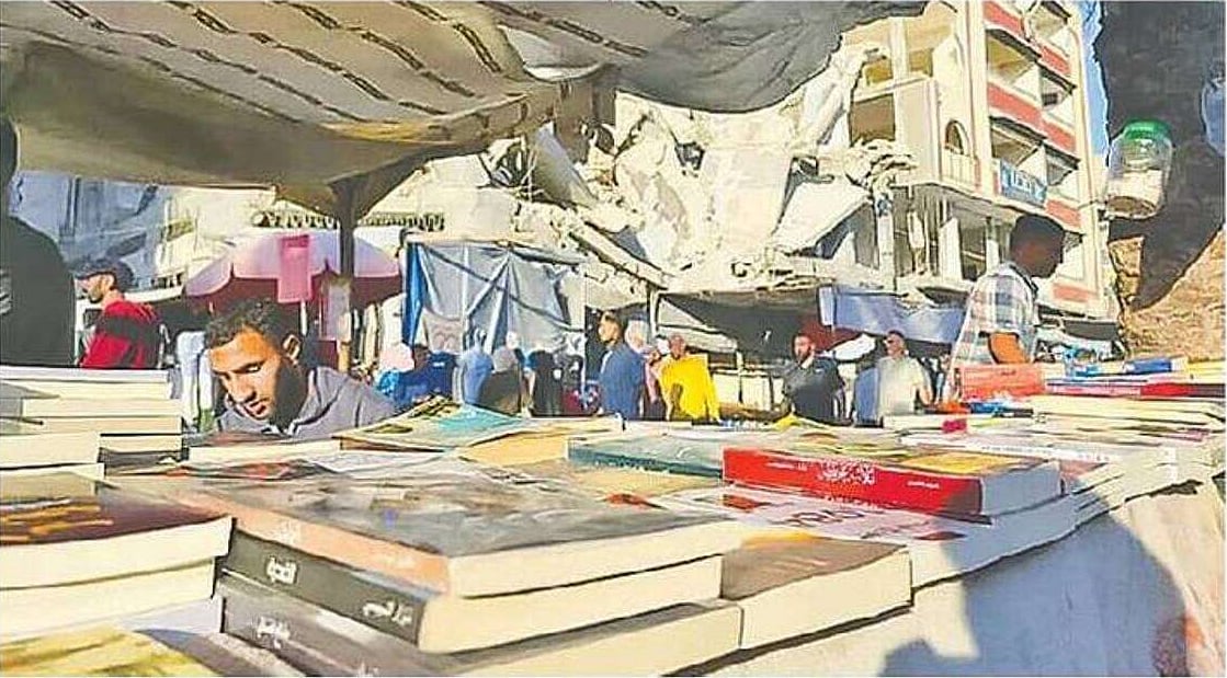 গাজার কেন্দ্রস্থলে নুসাইরাত শরণার্থী ক্যাম্পে বইয়ের দোকান ‘ইকরা কিতাবাক’