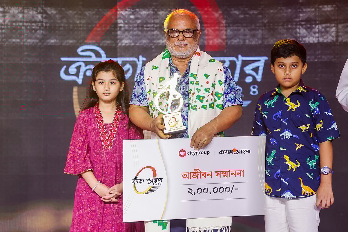 সিটি গ্রুপ-প্রথম আলো ক্রীড়া পুরস্কার ২০২৪ এ আজীবন সম্মাননা পেয়েছেন সাবেক স্প্রিন্টার মোশাররফ হোসেন শামীম