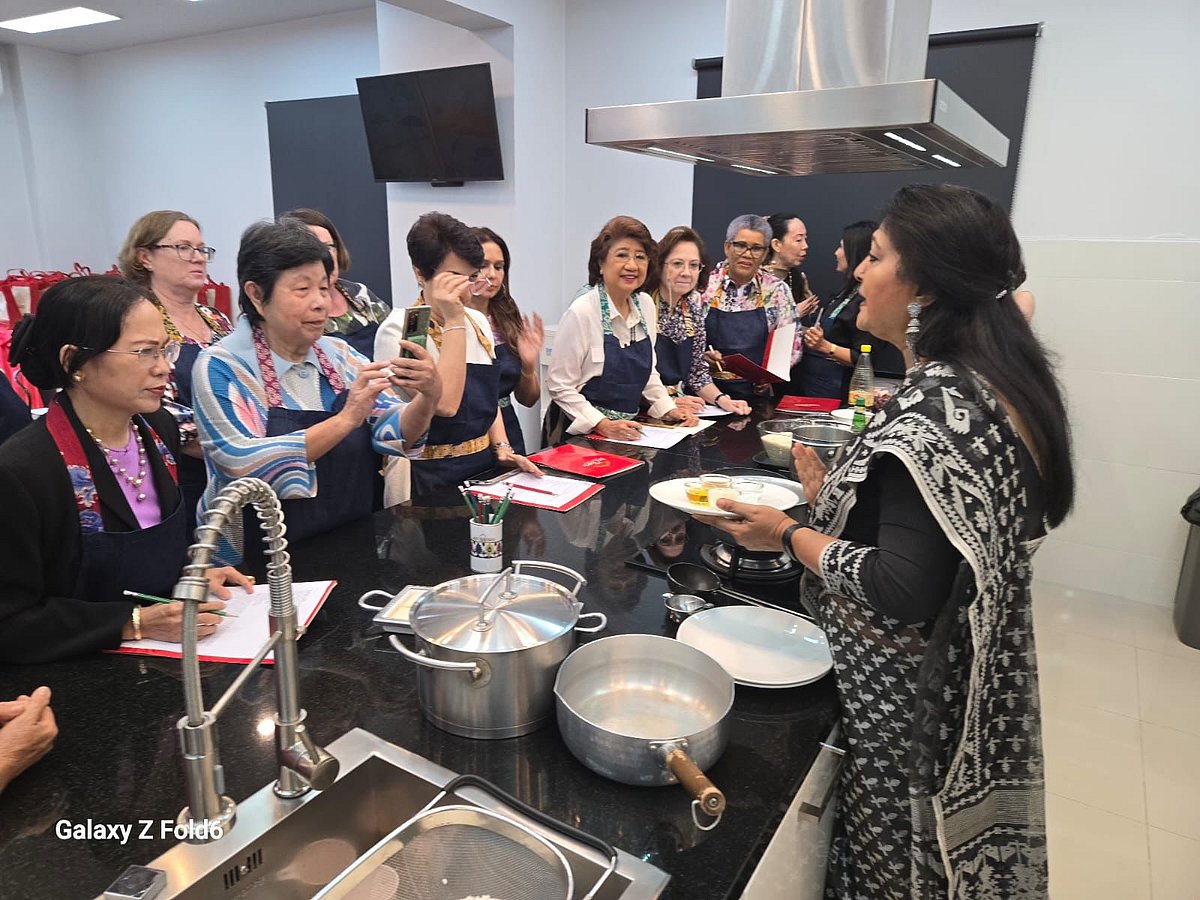 থাইল্যান্ডের ব্যাংককে বাংলাদেশি খাবারের বৈচিত্র্য তুলে ধরলেন রন্ধনশিল্পী আল্পনা হাবিব