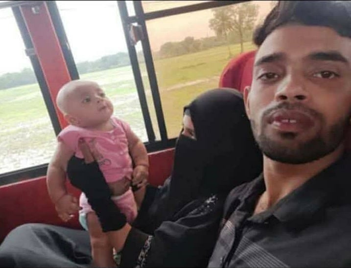 স্ত্রী–সন্তানের সঙ্গে মাহমুদুল হাসান। ভালোবেসে তাঁরা সংসার পেতেছিলেন। কিন্তু আগুনে শেষ পুরো পরিবার