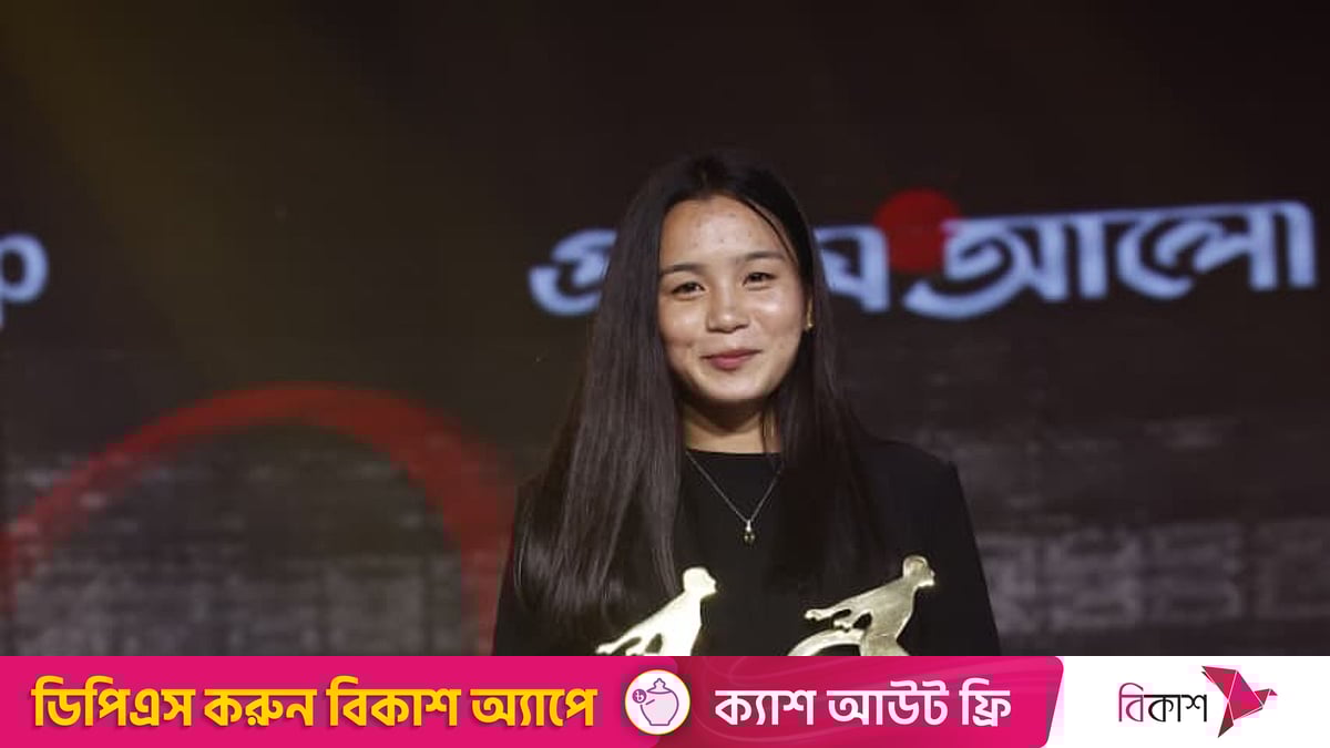 Gillian Anderson onlayn porno filmlar Uch kishilik mmf shaxsiy video