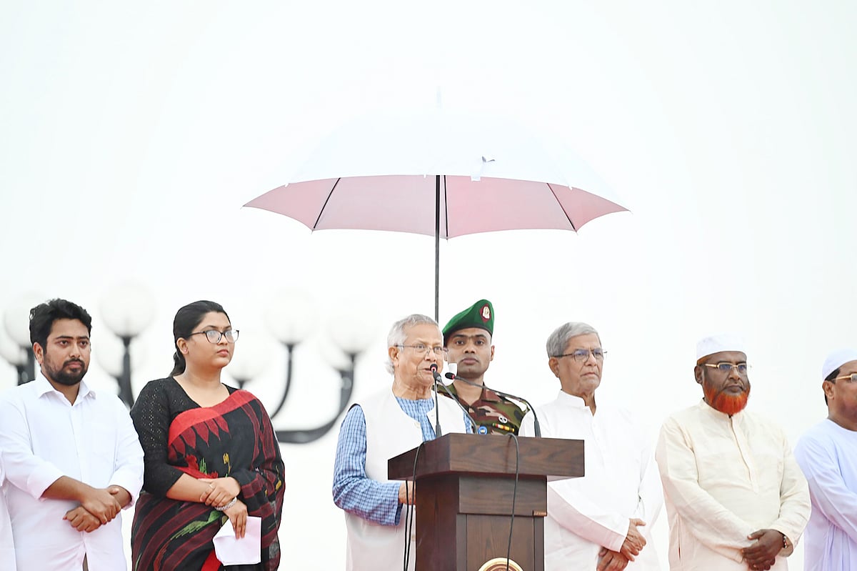 প্রধান উপদেষ্টা অধ্যাপক মুহাম্মদ ইউনূস ৫ আগস্ট মানিক মিয়া অ্যাভিনিউয়ে জুলাই ঘোষণাপত্র পাঠ করেন