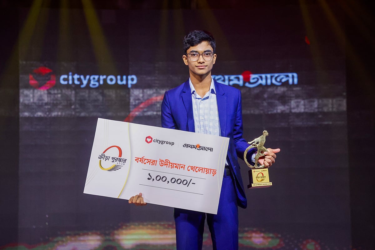 বর্ষসেরা উদীয়মান খেলোয়াড় হয়েছেন দাবাড়ু মনন রেজা