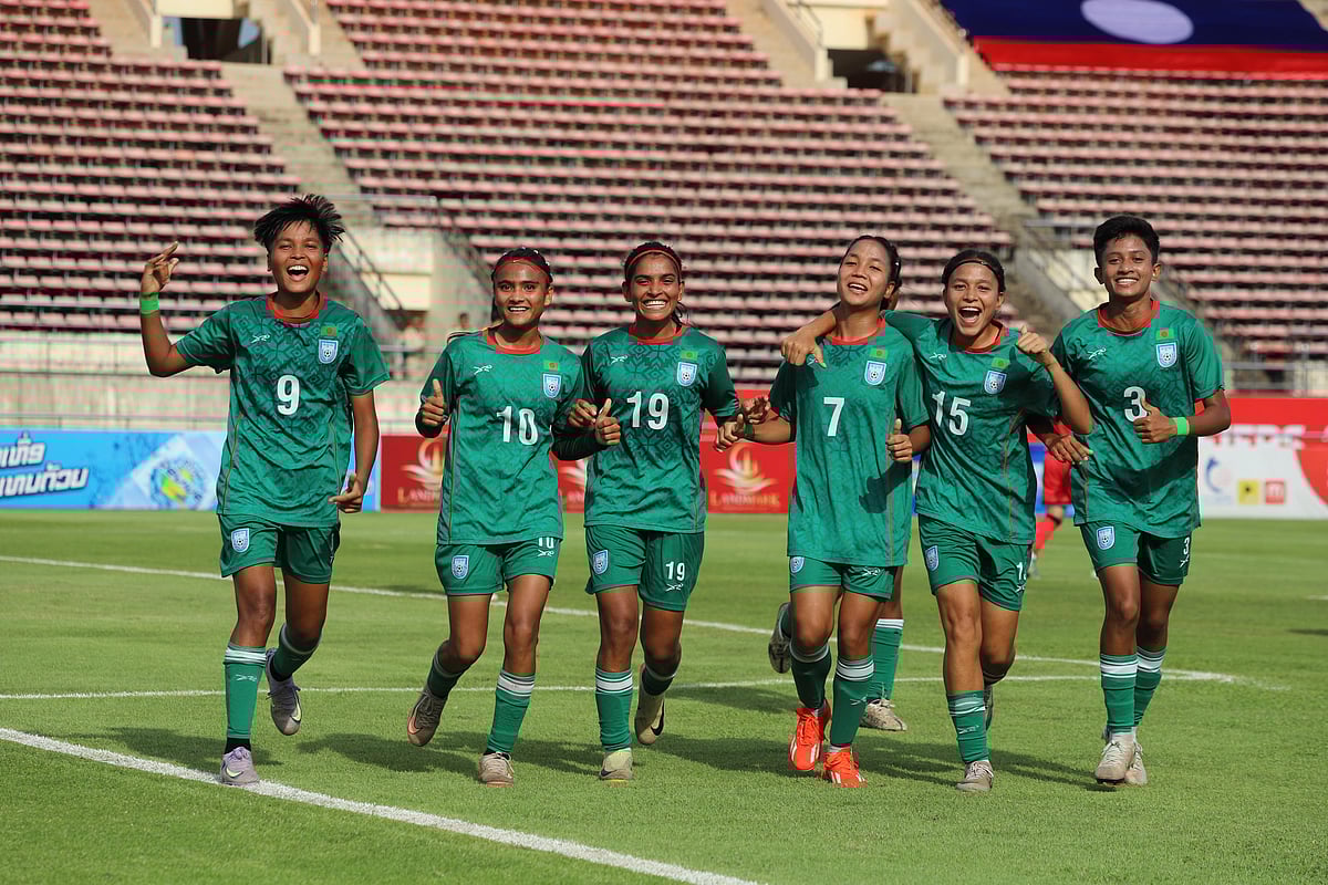 প্রথম গোলের পর বাংলাদেশের মেয়েদের উদ্‌যাপন