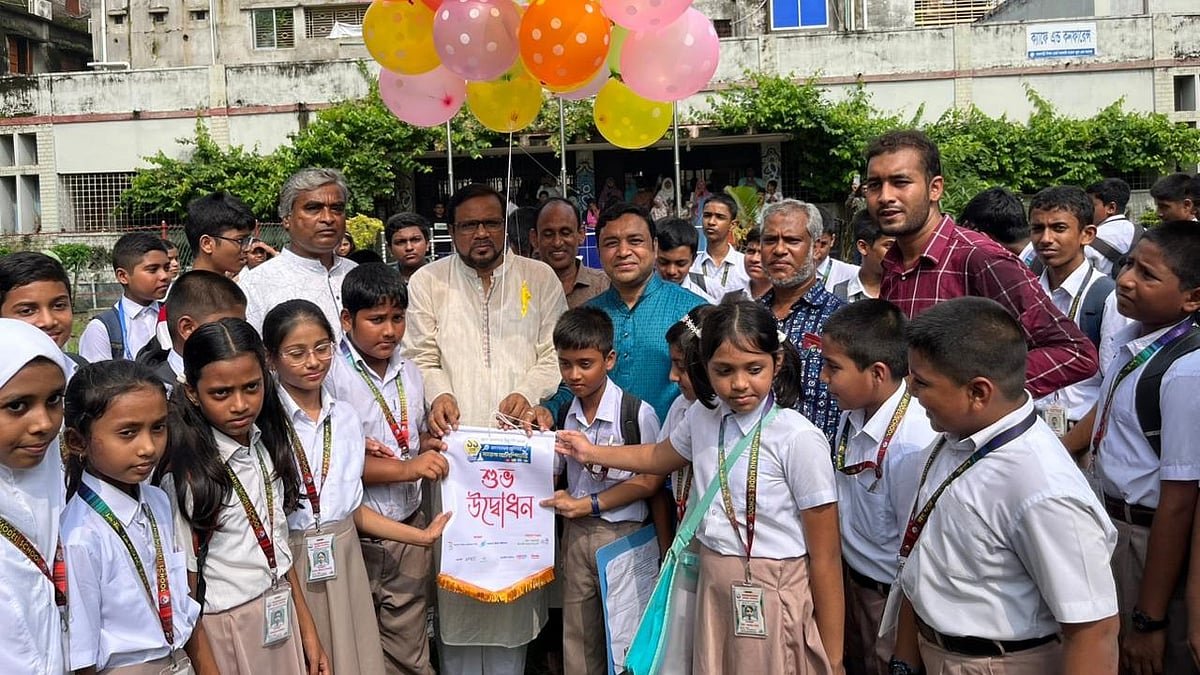 রাজশাহীতে জুনিয়র সায়েন্স অলিম্পিয়াডের (বিডিজেএসও) আঞ্চলিক পর্বের উদ্বোধনী অনুষ্ঠানে অতিথিরা