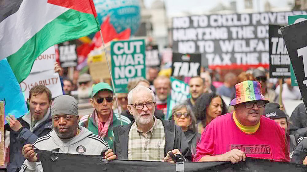 জেরেমি করবিন দীর্ঘদিন ধরেই যুদ্ধবিরোধী আন্দোলন করে আসছেন