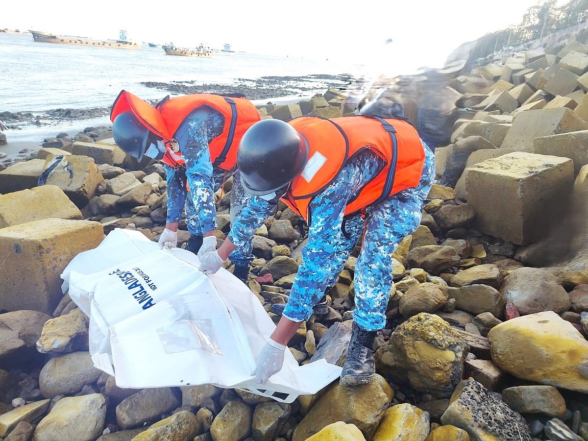 নিখোঁজ জেলের লাশ উদ্ধার করে কোস্টগার্ড। আজ সকালে আনোয়ারার পূর্ব গহিরা সাঙ্গু নদীর তীর এলাকা থেকে