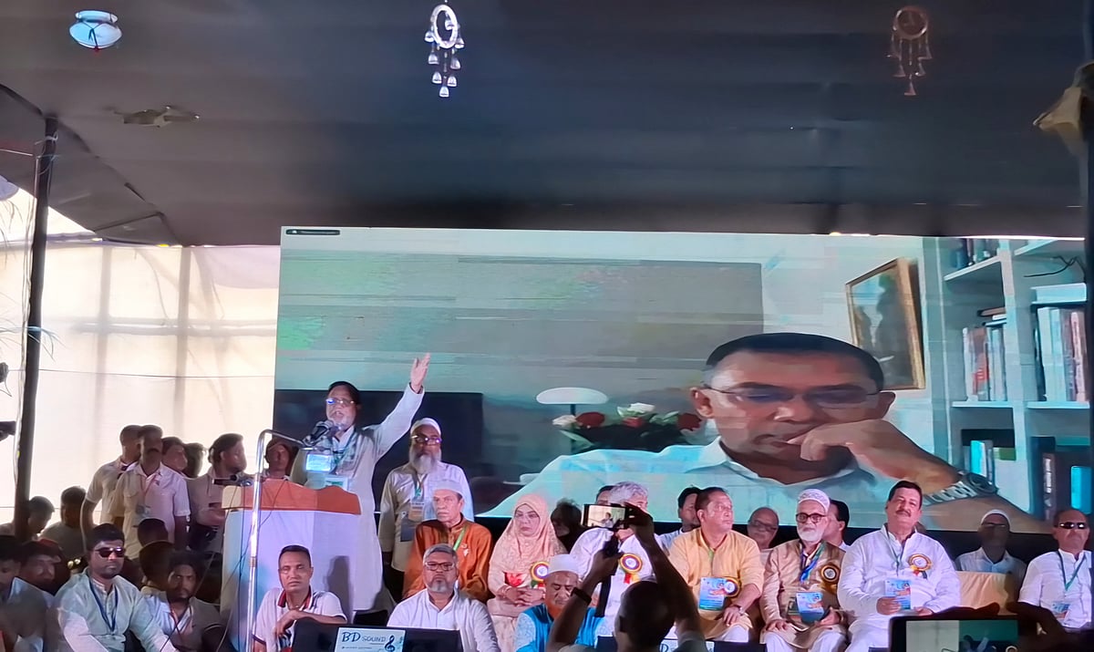 রাজশাহী মহানগর বিএনপির সম্মেলনে বক্তব্য দিচ্ছেন বিএনপির চেয়ারপারসনের উপদেষ্টা আবদুস সালাম। আজ রোববার রাজশাহী নগরের পাঠানপাড়া এলাকায়