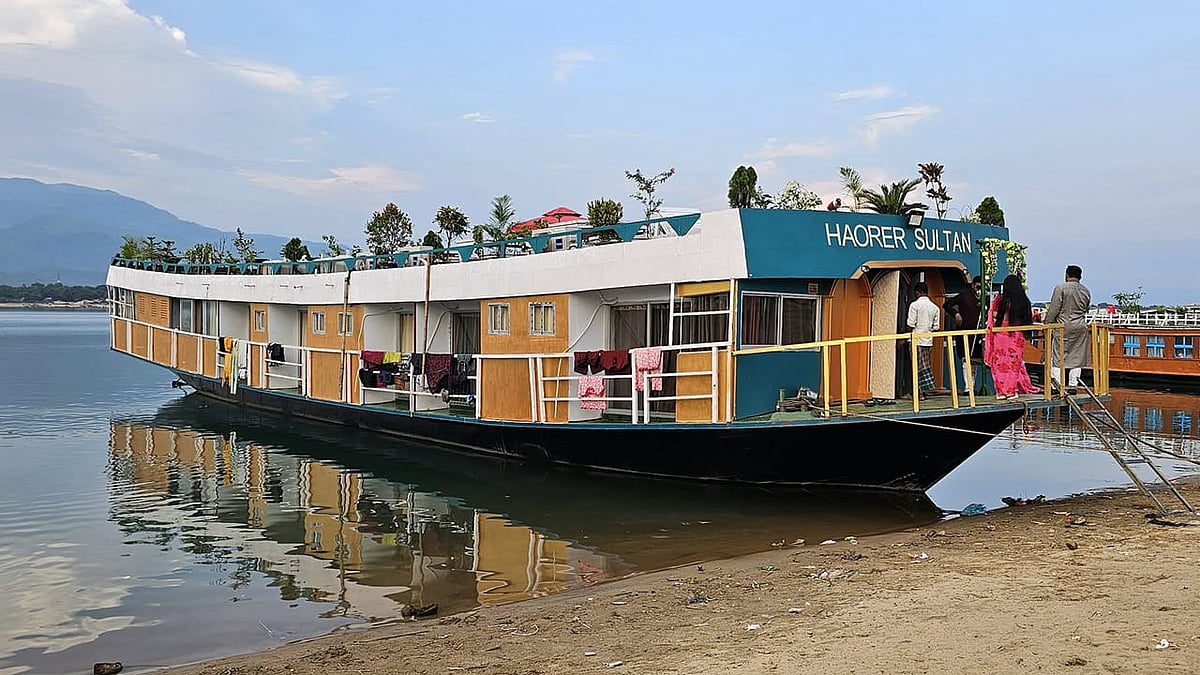 ‘হাওরের সুলতান-৪’ নামক হাউসবোটে প্রতিশ্রুত সেবা পাননি বলে অভিযোগ করেছেন এক পর্যটক