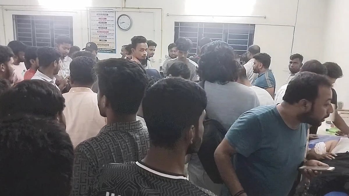 হামলা–সংঘর্ষে আহত ব্যক্তিদের শিবচর উপজেলা স্বাস্থ্য কমপ্লেক্সে ভর্তি করা হয়েছে। সোমবার রাতে