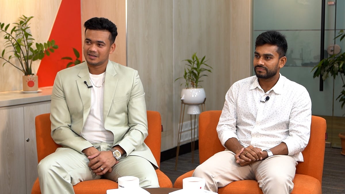 প্রথম আলোর কার্যালয়ে তাসকিন আহমেদ ও মেহেদী হাসান মিরাজ