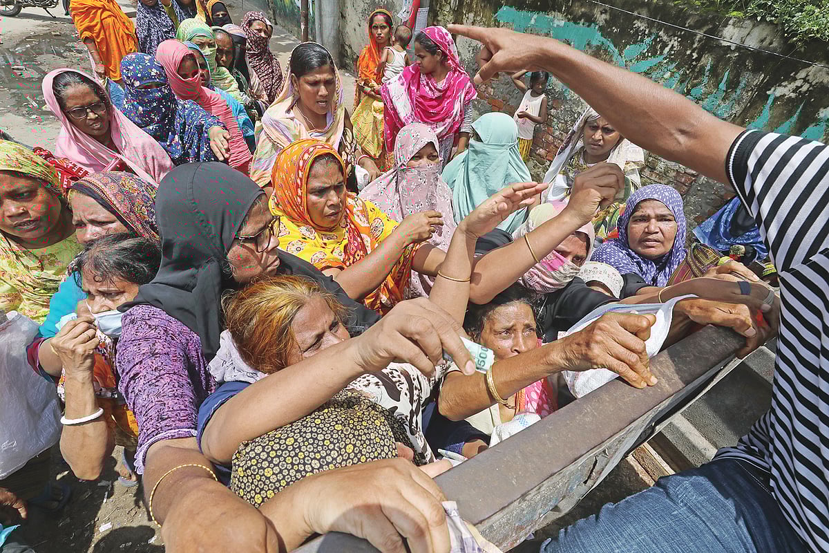 দারিদ্র্য বেড়েছে। এই একটি সূচকই অর্থনীতি ঘুরে দাঁড়ানোর দাবিকে নস্যাৎ করে দেয়