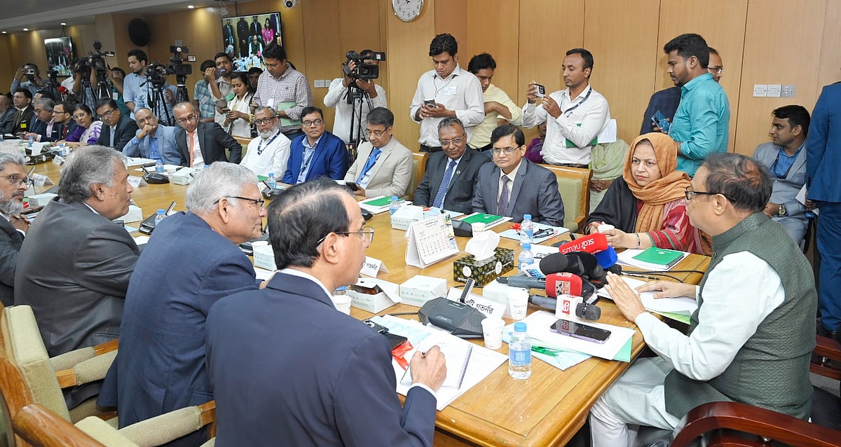 বাংলাদেশ ব্যাংকের গভর্নর আহসান এইচ মনসুর আজ মঙ্গলবার এক সংবাদ সম্মেলনে চলতি ২০২৫-২৬ অর্থবছরের কৃষি এবং পল্লিঋণ নীতিমালা ও কর্মসূচি ঘোষণা করেন। কেন্দ্রীয় ব্যাংকের জাহাঙ্গীর আলম মিলনায়তনে