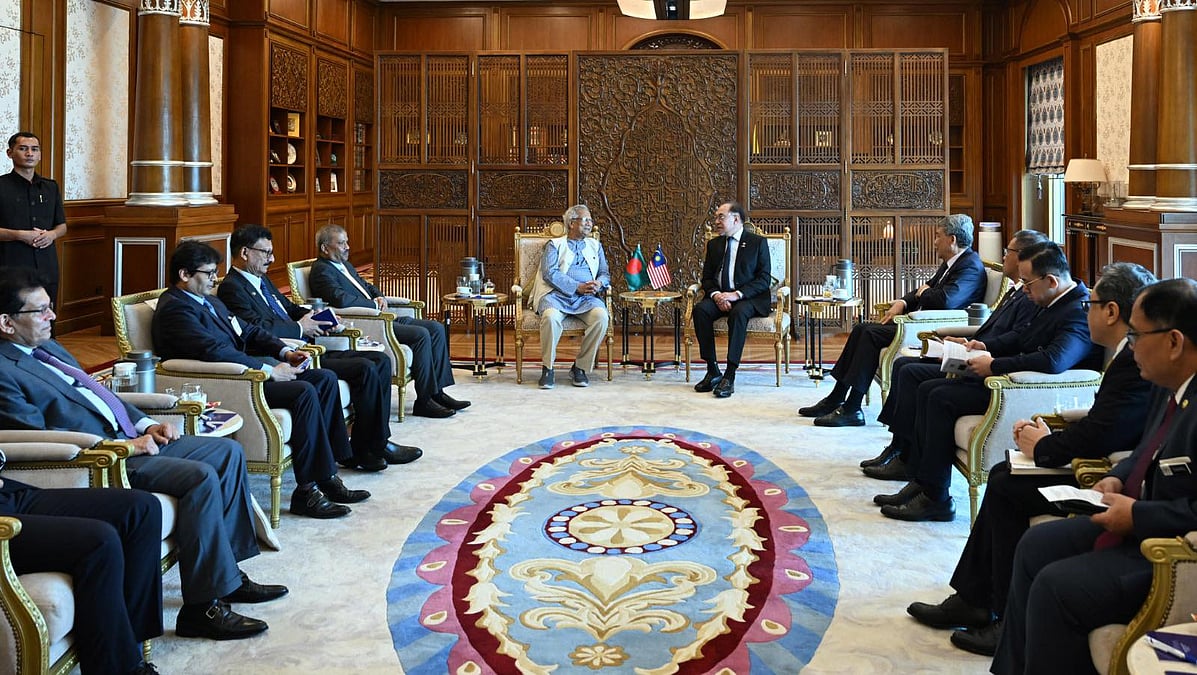 Yalangoch juftliklar yotoq oyinlarida