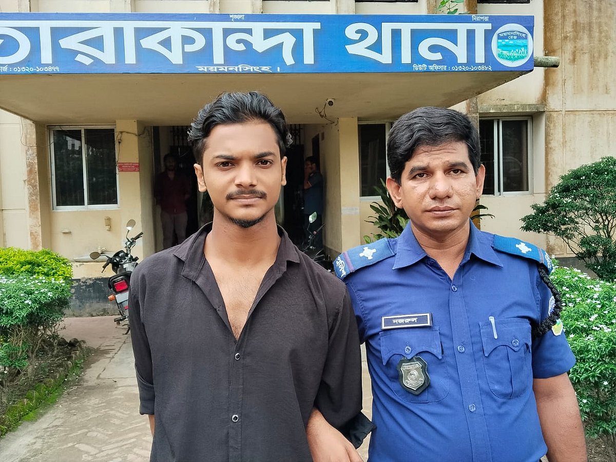 গ্রেপ্তারের পর হিজবুল আলম। আজ সকালে ময়মনসিংহের তারাকান্দা থানায়