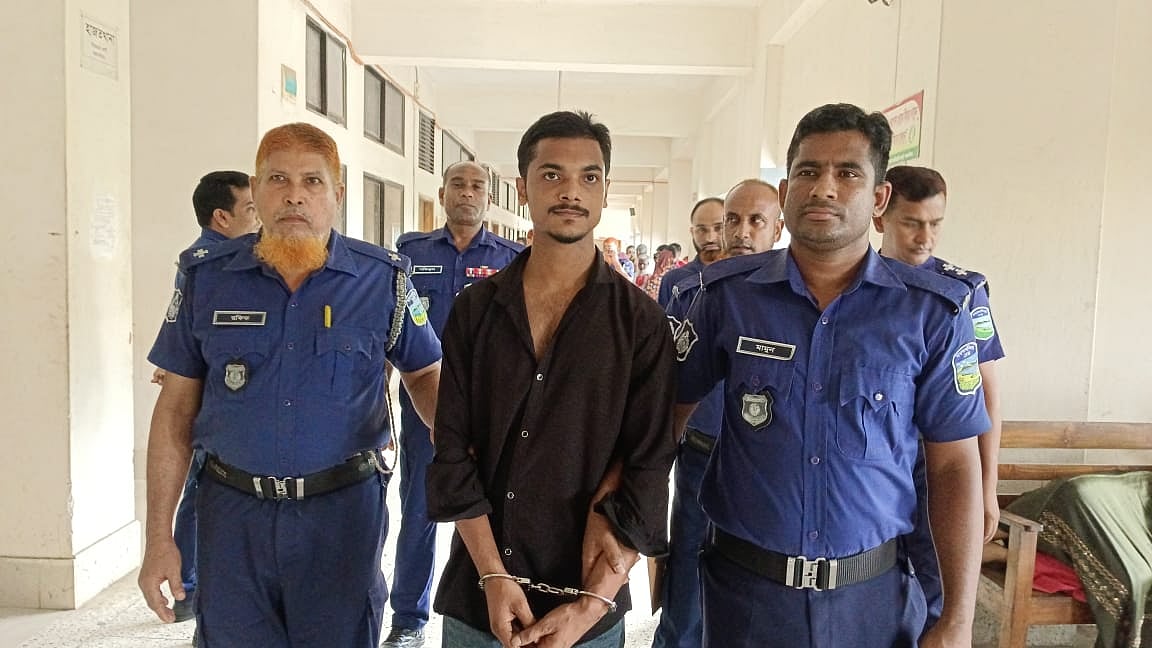 ময়মনসিংহের তারাকান্দা উপজেলার ছাত্রদল নেতা হিজবুল আলমের এক দিনের রিমান্ড মঞ্জুর করেছেন আদালত। আজ দুপুরে ময়মনসিংহ আদালত প্রাঙ্গণে