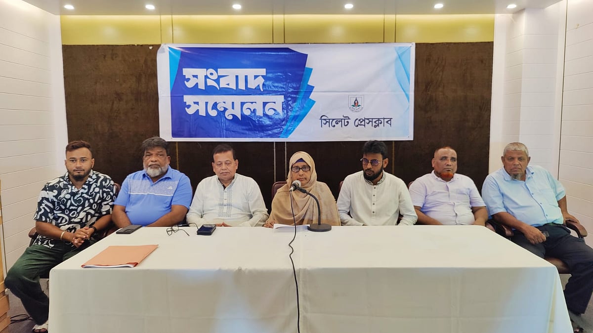 সিলেট প্রেসক্লাবে সংবাদ সম্মেলনে বক্তব্য দেন পুলিশ হেফাজতে নিহত রায়হান আহমদের মা সালমা বেগম। বুধবার ‍দুপুরে