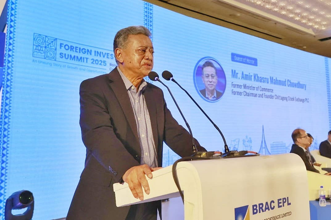 অনুষ্ঠানে বক্তব্য রাখছেন বিএনপির স্থায়ী কমিটির সদস্য আমীর খসরু মাহমুদ চৌধুরী