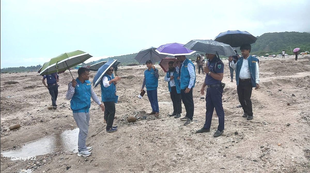 সিলেটের সাদাপাথর পর্যটনকেন্দ্রে অভিযানে যায় দুদক। বুধবার বিকেলে