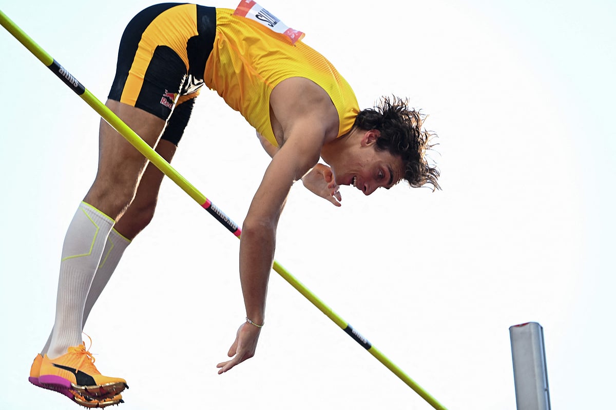 হাঙ্গেরিয়ান অ্যাথলেটিকস গ্রাঁ প্রিঁতে পোল ভল্টে বার পাড়ি দিচ্ছেন ডুপ্লান্টিস