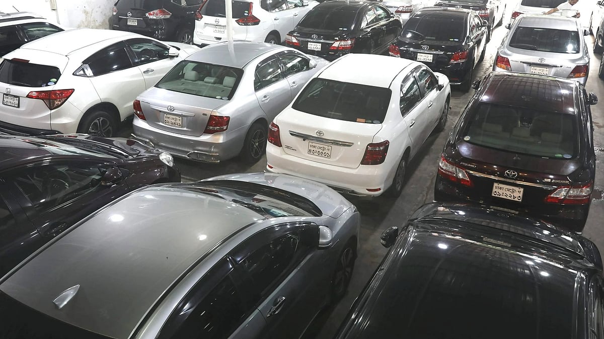 রাজধানীতে গাড়ির একটি বিক্রয়কেন্দ্র