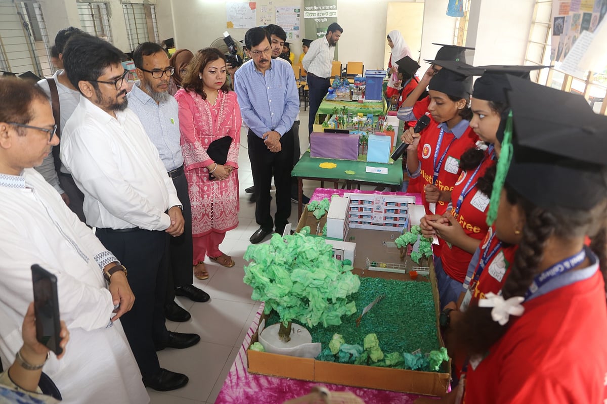 লালমাটিয়া গার্লস হাইস্কুল অ্যান্ড কলেজে এমটিবির আয়োজনে প্লাস্টিকমুক্ত ক্যাম্পাসের সমাপনী অনুষ্ঠান