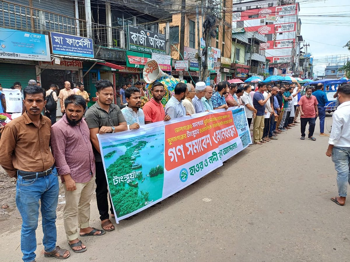 সিলেটে সাদাপাথর লুটের পেছনে জড়িত ব্যক্তিদের আইনের আওতায় আনার দাবিতে সুনামগঞ্জে মানববন্ধন। আজ দুপুরে শহরের আলফাত স্কয়ারে