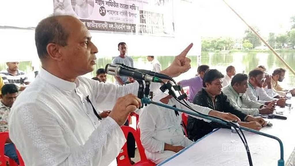 কক্সবাজারের মহেশখালী পৌর বিএনপির এক স্মরণসভায় ওসিকে এলাকা ছাড়া করার হুমকি দেন বিএনপি নেতা আকতার হোসেন। গতকাল দুপুরে